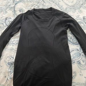 Lululemon run swiftly long sleeve size 4 black